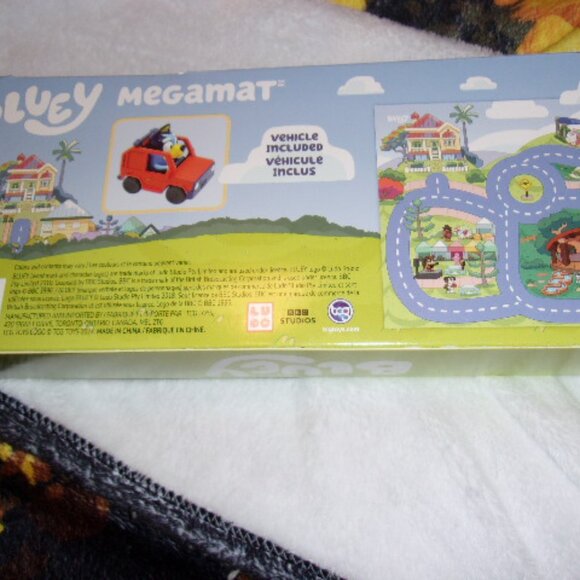 Bluey Megamat™ Felt Racetrack 31.5in x 27.5in - Picture 3 of 3